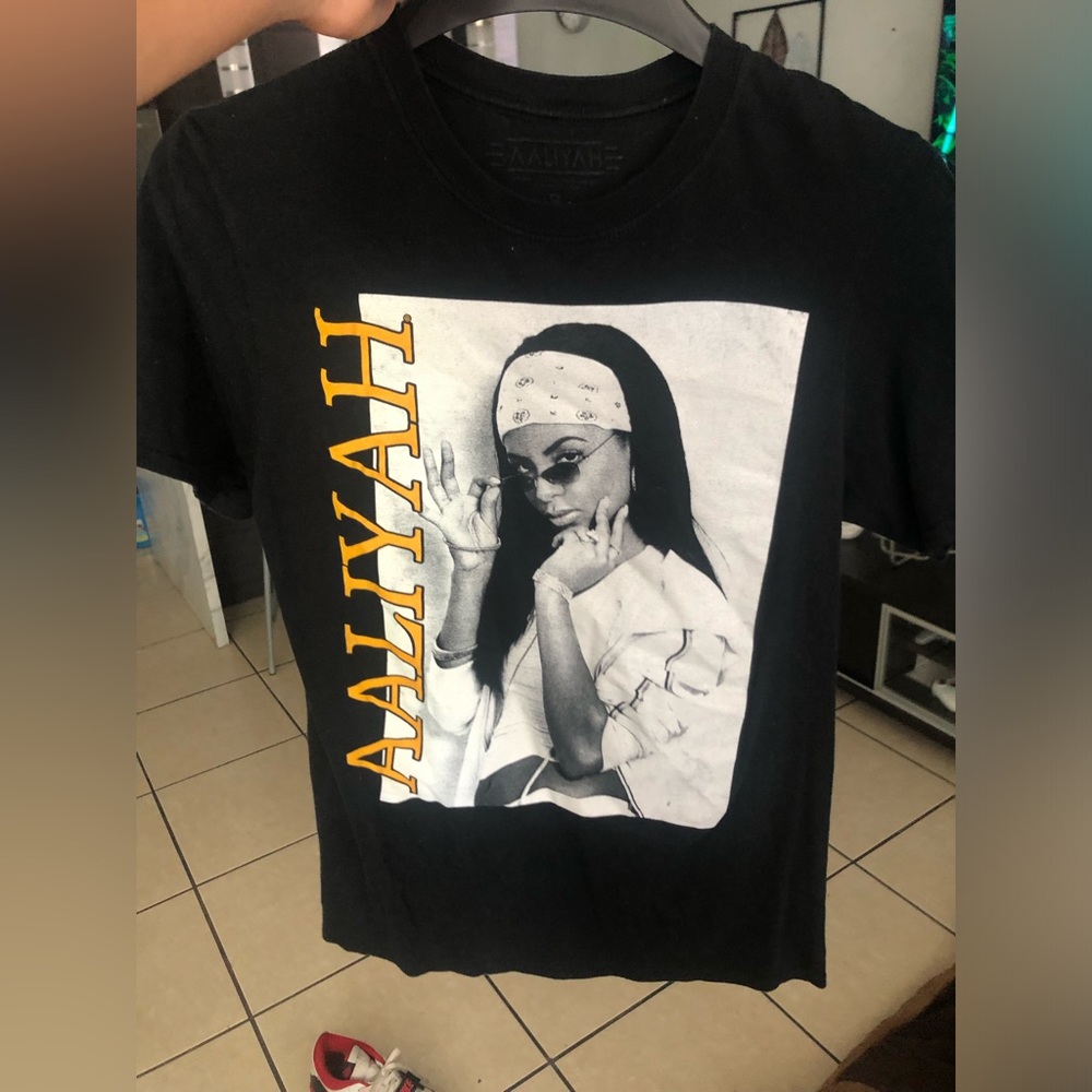 Pacsun tee Black and yellow eathetic design